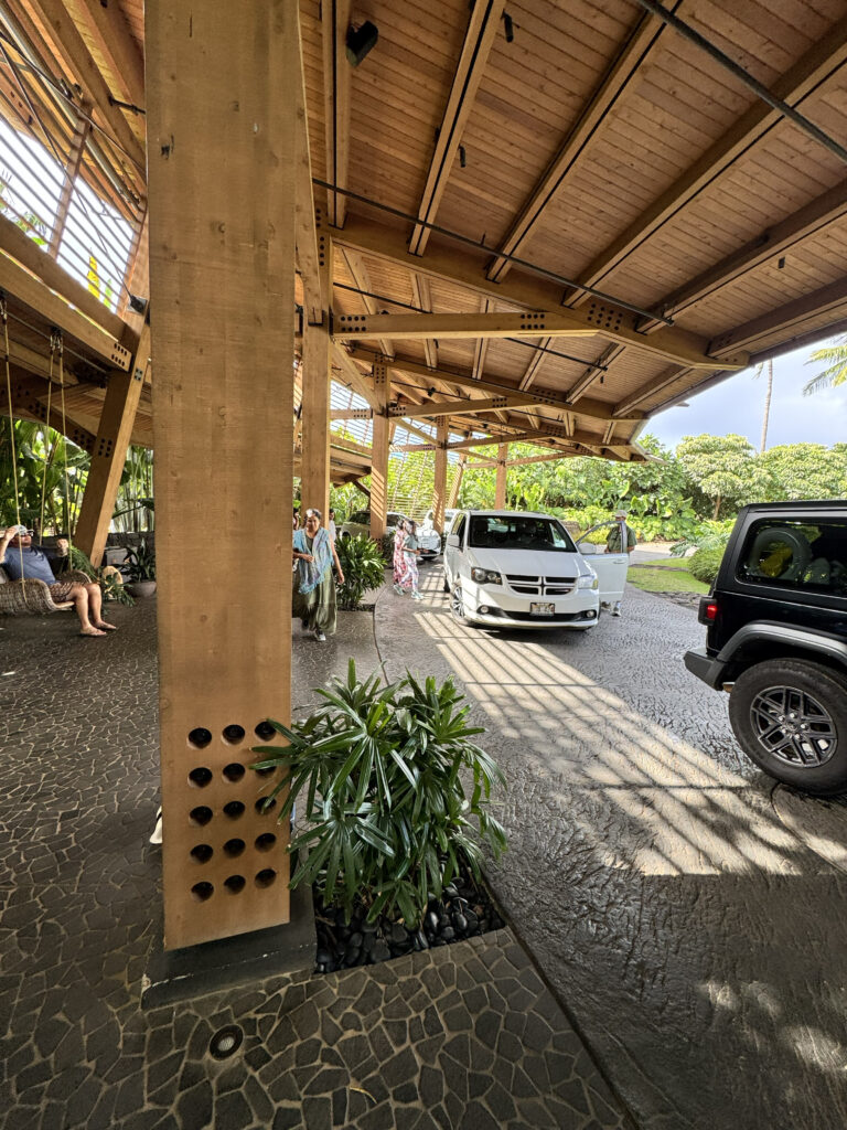 1 Hotel Hanalei Bay porte cochere entrance with wooden beam architecture
